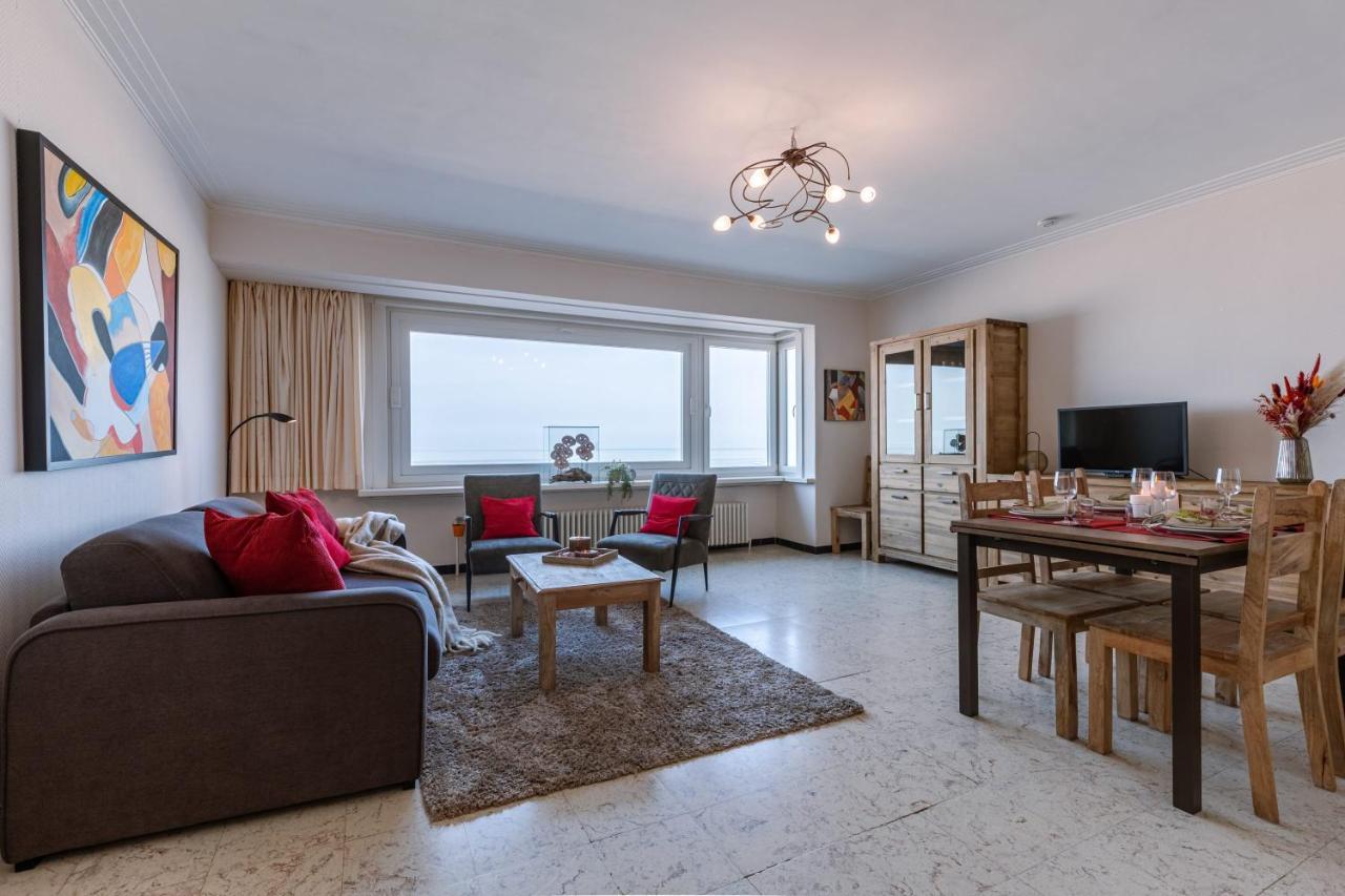 Charming With Frontal Seaview
