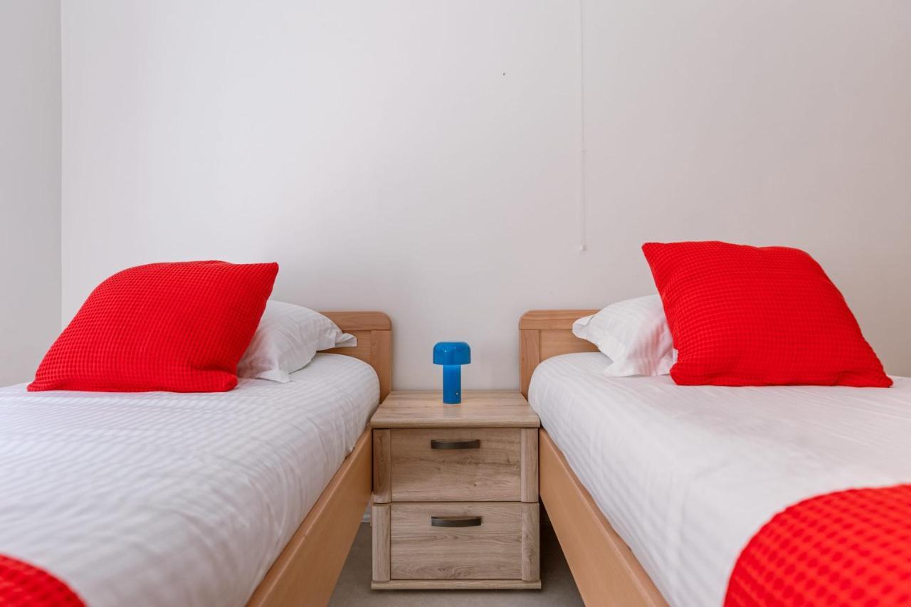 Charming With Frontal Seaview Apartment